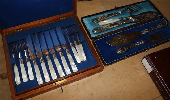 Fish servers & cased set